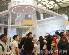 ��������չ�Ϻ����I(y��)���[��(hu��) ��ɫչλ�����^