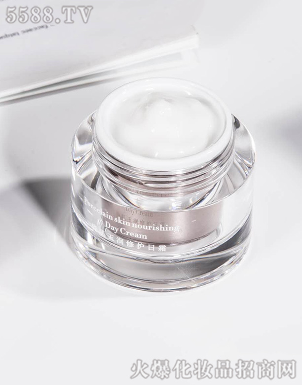 ���ݺ������ݷ���(w��)���޹�˾������ɼ���(r��n)���o(h��)��˪